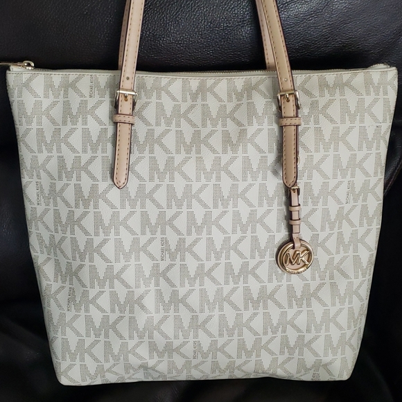 Michael Kors like new condition tote handbag - Picture 2 of 6